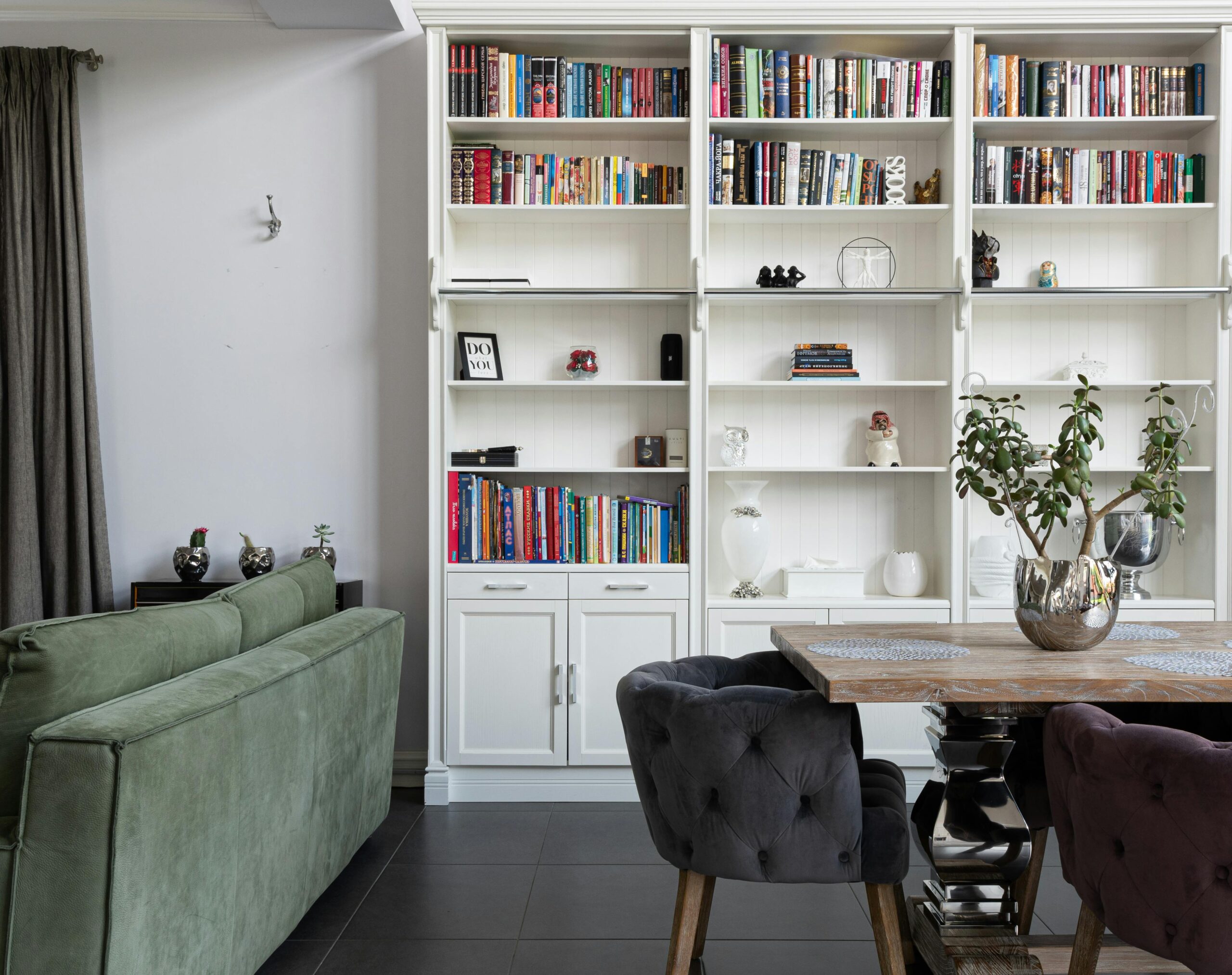 How to Create a Home Library in Under $100